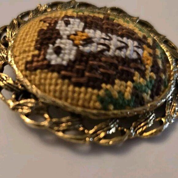 Vintage Embroidered Owl Pendant Brooch Cross Stitch Needlepoint Retro Gold tone - Picture 5 of 6